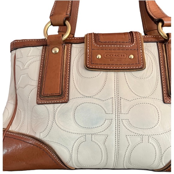 Elegant Coach Leather Handbag - Picture 4 of 6